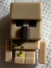 Load image into Gallery viewer, Minecraft Iron Golem Mini Series